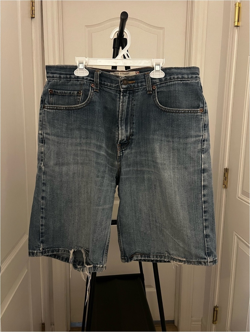 Levi’s Loose Straight Denim Shorts Size 33 Light Wash 100% Cotton